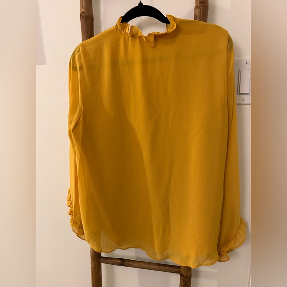 Yellow ruffle Blouse - Picture 2 of 2